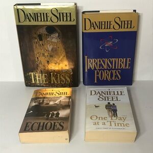 Lot of 4 Danielle Steele Books